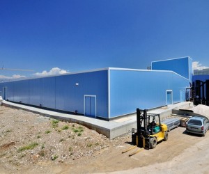 Μεταλλικό κτίριο επιφάνειας Ε=2.736,00 τ.μ. και διώροφο κτίριο γραφείων με 
επιφάνεια Ε=840,00 τ.μ.